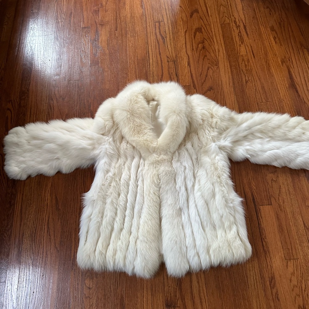 Luxurious Natural Blue Fox Fur Coat - Perfect for a Wedding - Picture 2 of 16